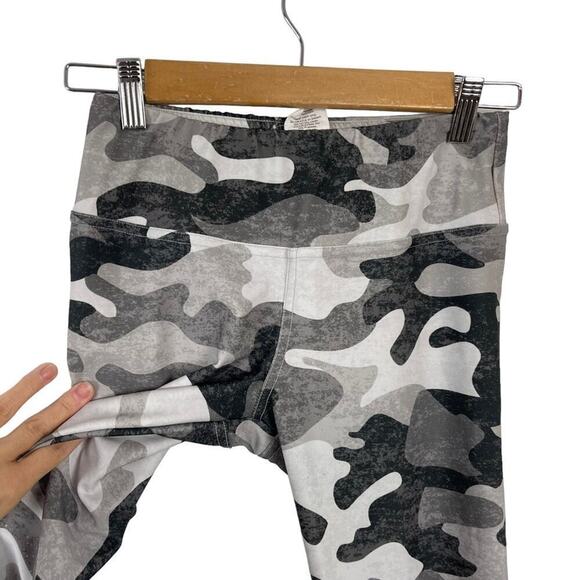 NWOT Altar Ego Camo Fade Black Athletic Yoga Leggins Size Small - Picture 4 of 16